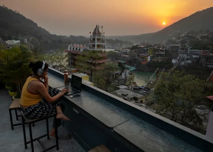 Bunkstay Coworking Hostel & Glamping